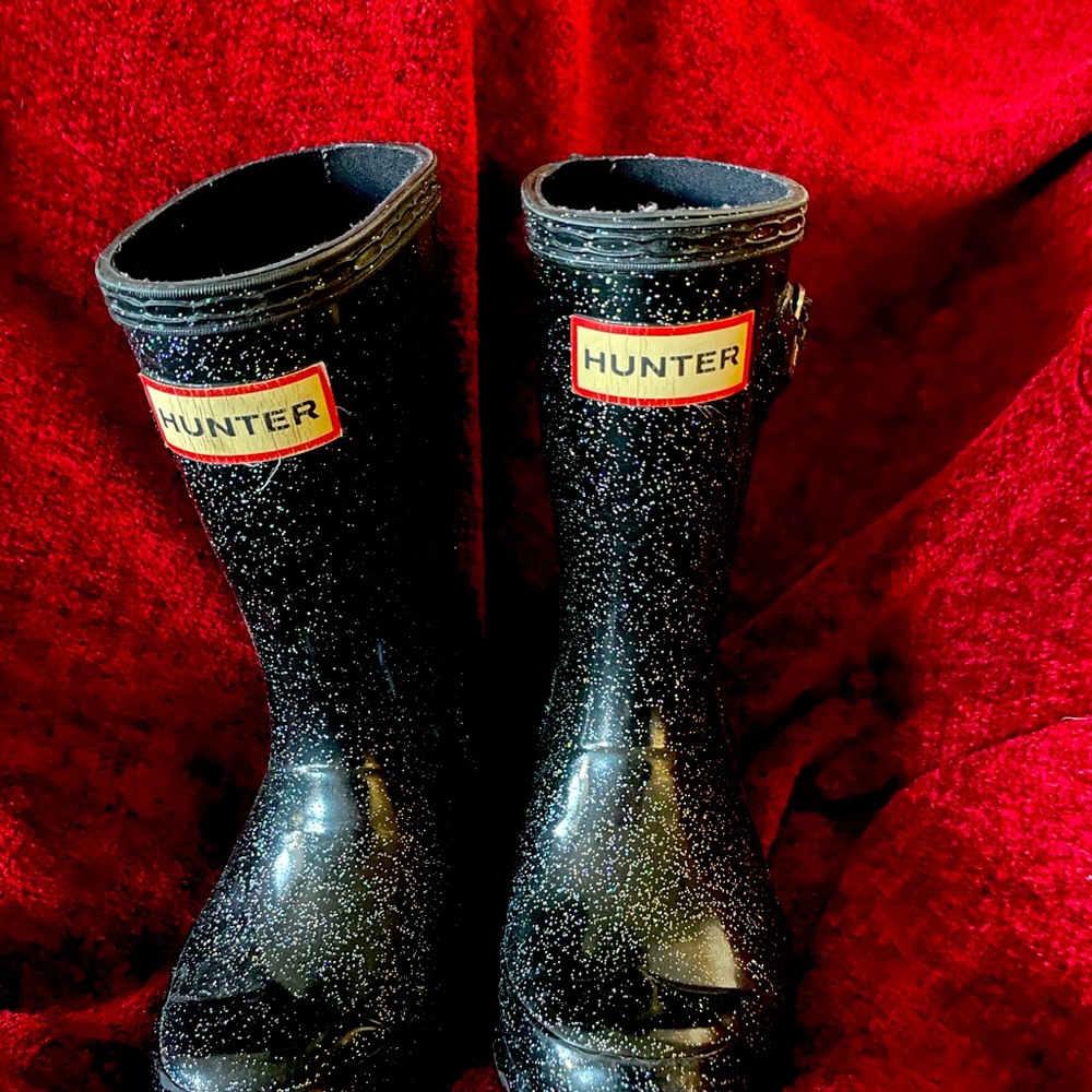 Toddler girls size 9 Hunter rain boots (black with glitter)